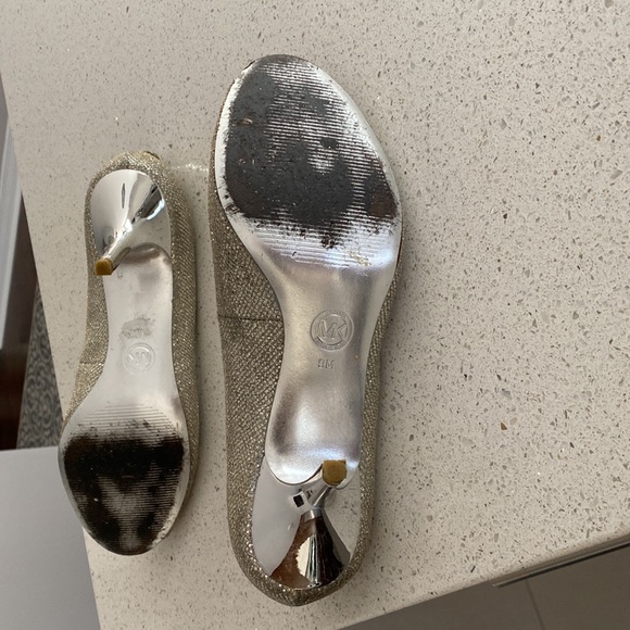 COPY - Michael kors size 9 ., silver Worn a few times . Slightly used in the fr… - Picture 7 of 8